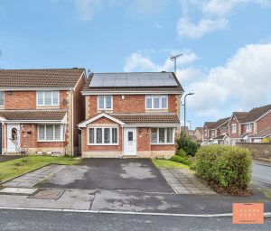 Heol Rhos, Caerphilly, CF83 2BE